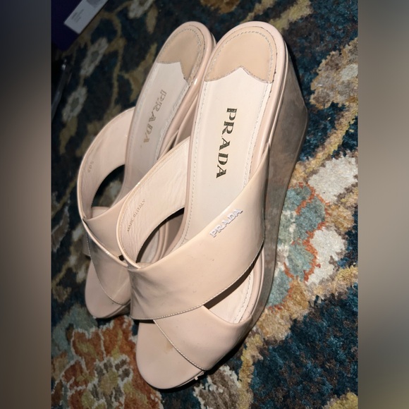 PRADA - Picture 3 of 5